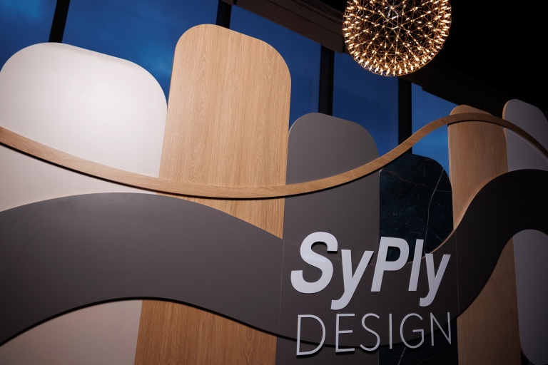 Экспозиция с вариантами декоративных покрытий фанеры SyPly Design